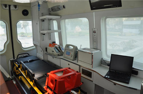 南充救护车内部